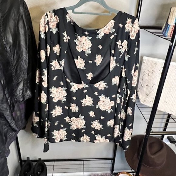 BUNDLE 3 FOR $18- Gypsy Rose Womens Large Black‎ Floral Top Back Cut Out - Picture 12 of 14